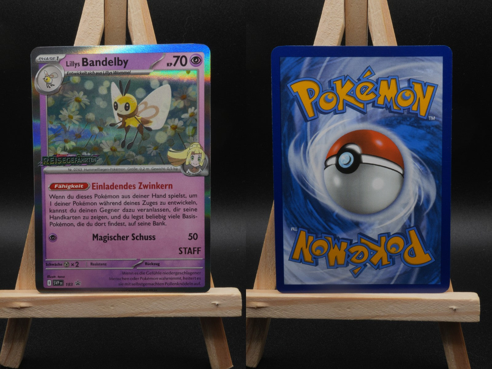 Lillys Bandelby SVP 183 SV Black Star Promos Pokémon Karte Deutsch Staff Stamped